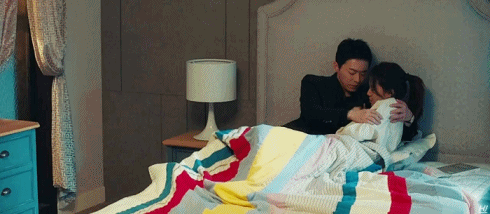 [질투의화신] 이화신 침대 파고들었다가 쫓겨나기까지.gif | 인스티즈