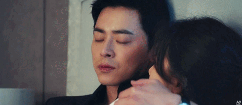 [질투의화신] 이화신 침대 파고들었다가 쫓겨나기까지.gif | 인스티즈