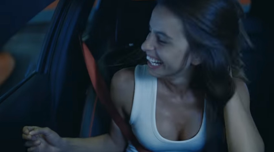 여성에 대한 관점이 완전히 상반되어 보이는 두 개의 자동차 광고 | 인스티즈