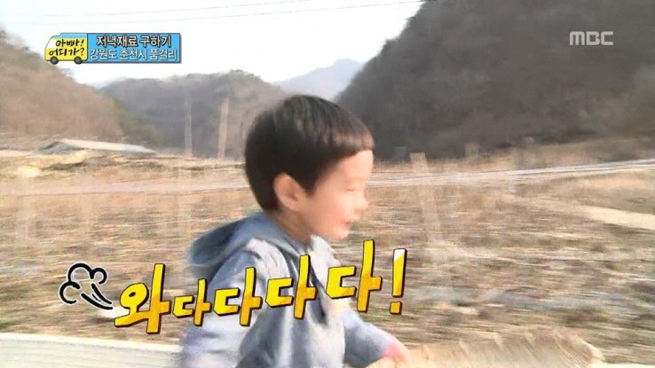 [아빠어디가] 생애 첫 미션을 받은 민율이 자세.jpg | 인스티즈