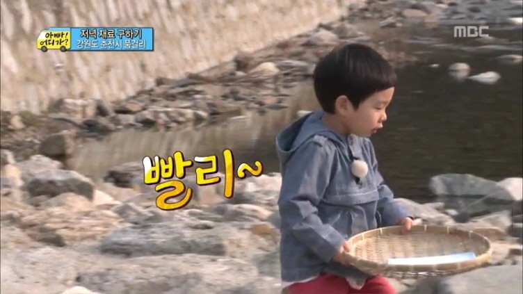 [아빠어디가] 생애 첫 미션을 받은 민율이 자세.jpg | 인스티즈