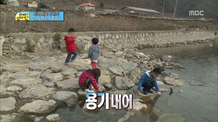 [아빠어디가] 생애 첫 미션을 받은 민율이 자세.jpg | 인스티즈