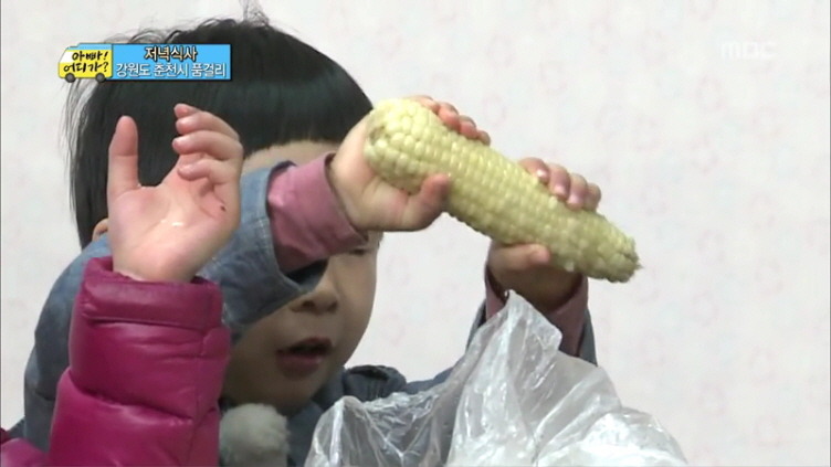 [아빠어디가] 생애 첫 미션을 받은 민율이 자세.jpg | 인스티즈