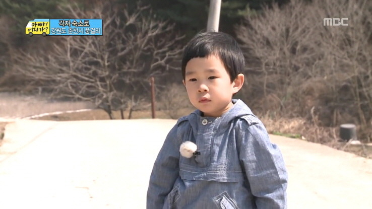 [아빠어디가] 생애 첫 미션을 받은 민율이 자세.jpg | 인스티즈