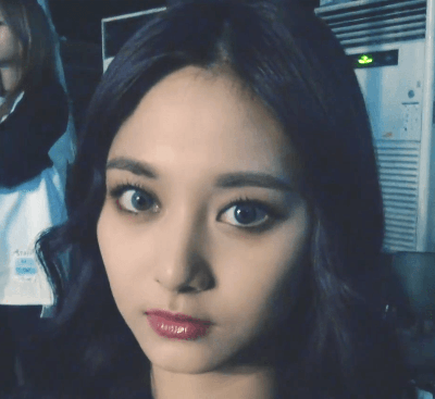 도도한 뱀파이어 쯔위의 이면.gif | 인스티즈