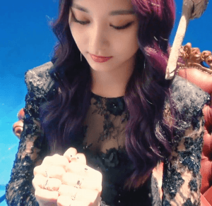 도도한 뱀파이어 쯔위의 이면.gif | 인스티즈