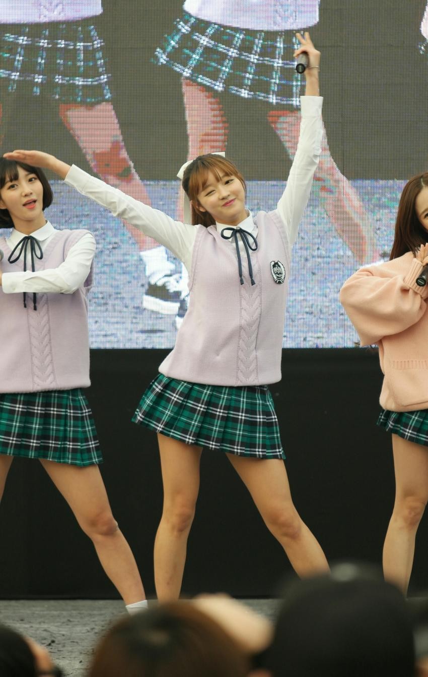 오마이걸 오늘자 행사 직캠.swf | 인스티즈