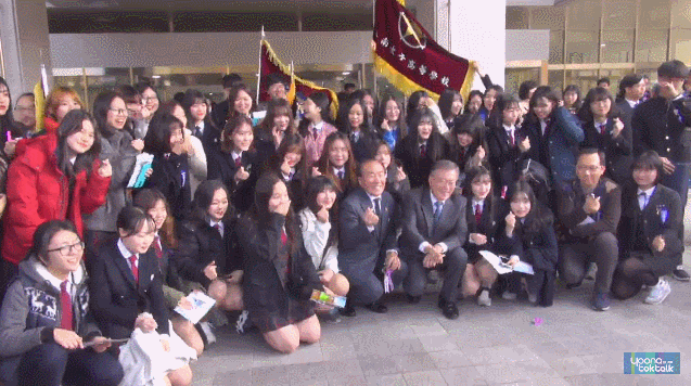 오늘자 문재인과 고등학생들.JPG | 인스티즈