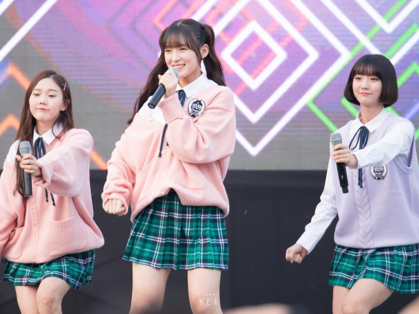 오마이걸 오늘자 행사 직캠.swf | 인스티즈