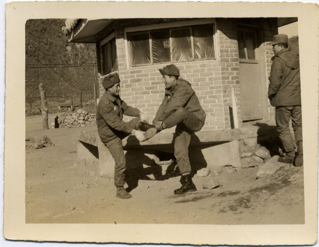 군대 고참 만난 노무현 대통령.swf | 인스티즈