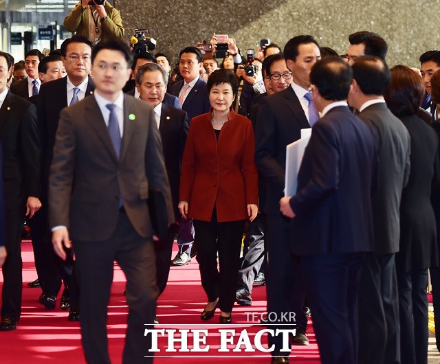 오늘자 국회 년.swf | 인스티즈