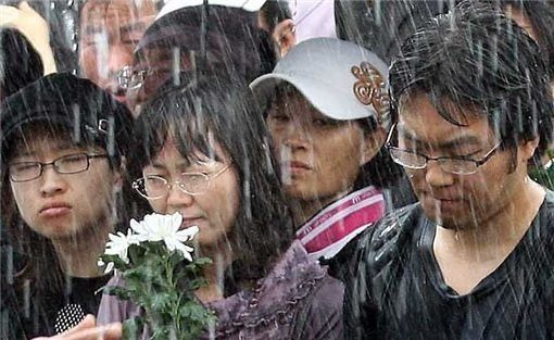 딴지 일보 김총수의 틈새 논평, 노무현 영결식 결정적 장면들 | 인스티즈
