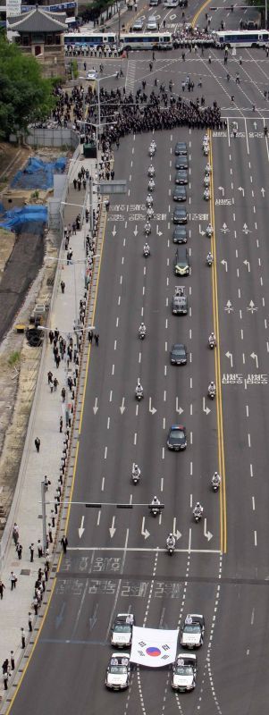딴지 일보 김총수의 틈새 논평, 노무현 영결식 결정적 장면들 | 인스티즈