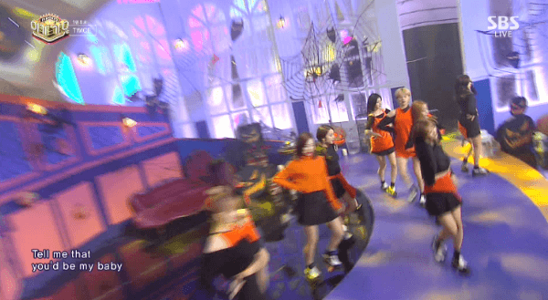 트와이스 절묘한 의상 교체.gif | 인스티즈