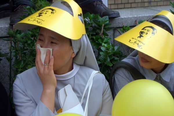 딴지 일보 김총수의 틈새 논평, 노무현 영결식 결정적 장면들 | 인스티즈