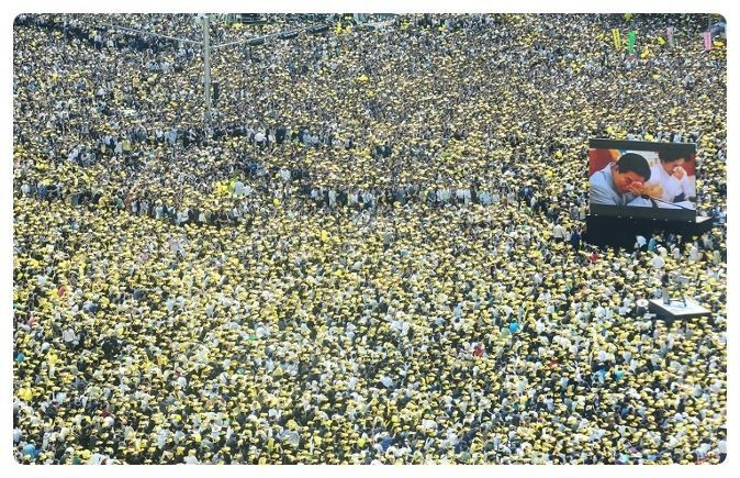 딴지 일보 김총수의 틈새 논평, 노무현 영결식 결정적 장면들 | 인스티즈