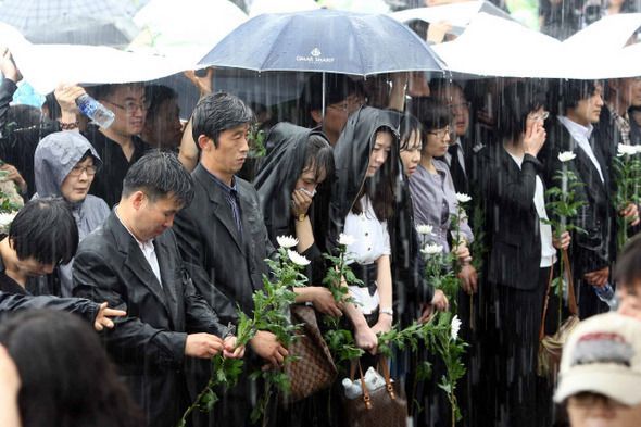 딴지 일보 김총수의 틈새 논평, 노무현 영결식 결정적 장면들 | 인스티즈