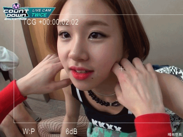 얼굴 마사지 받는 나연쓰.gif | 인스티즈