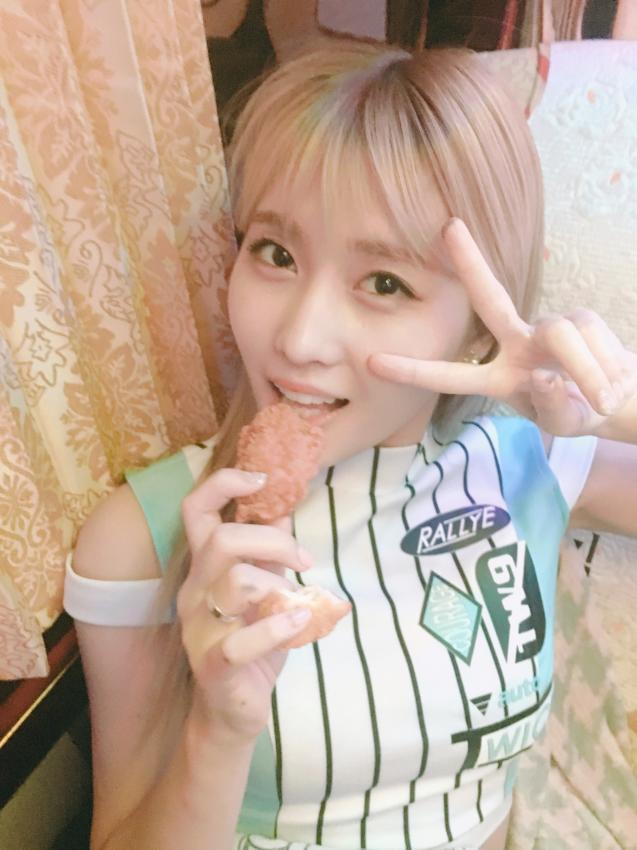 161109 복숭아 모모 생일이라고 JYP팬즈에 올라온 미공개사진들 | 인스티즈