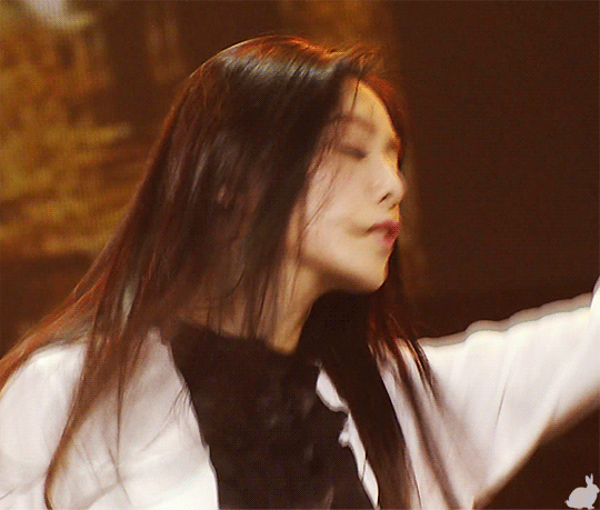 어제자 사람들 웅성거리게 만든 아이린 (움짤) | 인스티즈