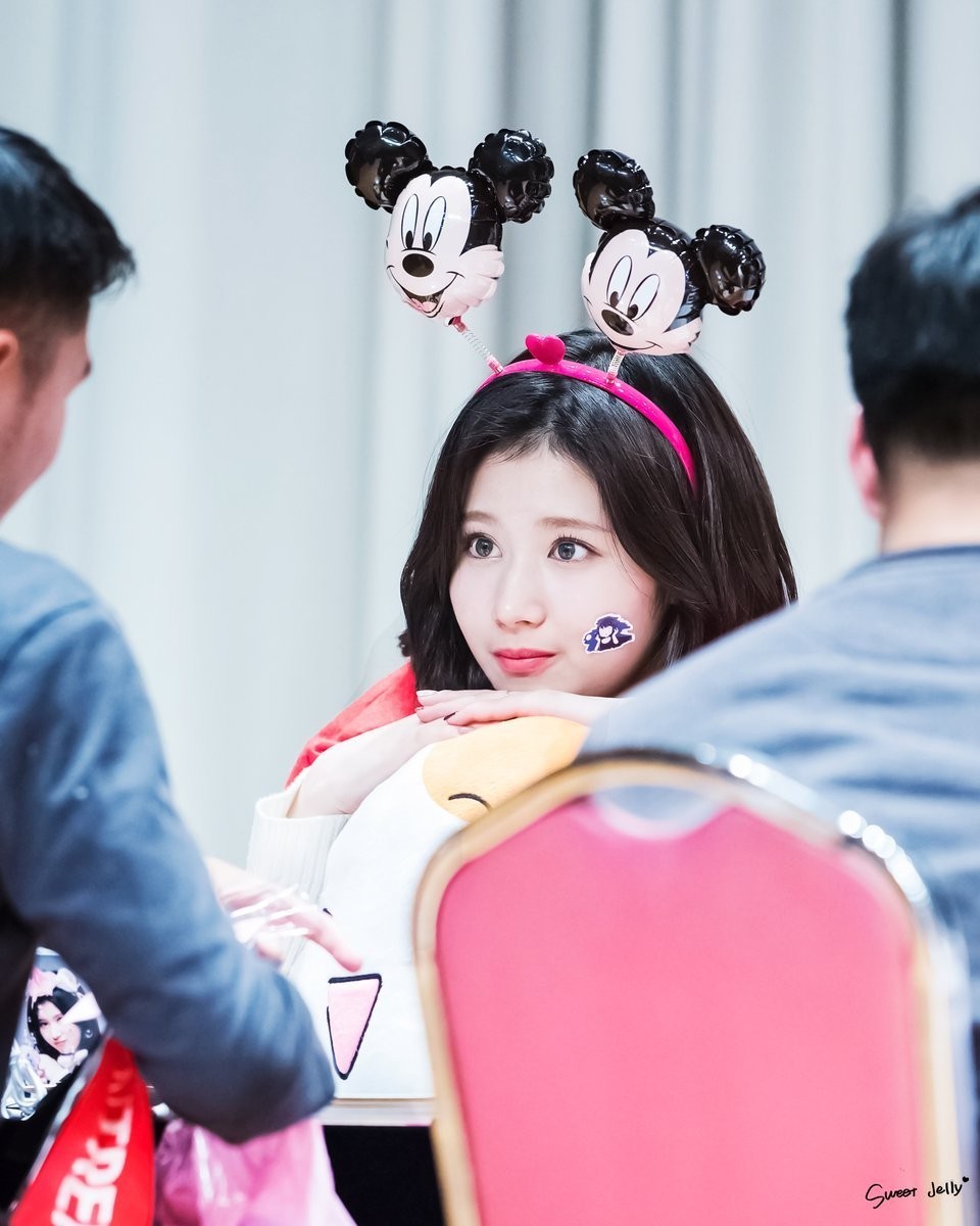 트와이스를 실제 눈앞에서 본 여고생들 반응ㅋㅋㅋㅋ | 인스티즈