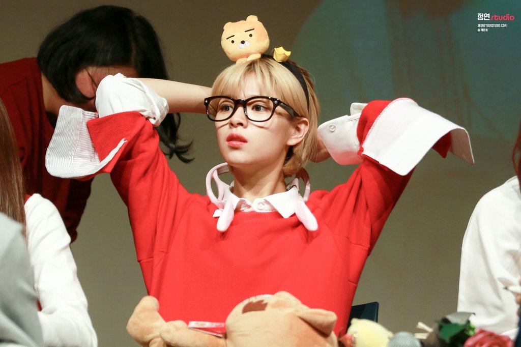 트와이스를 실제 눈앞에서 본 여고생들 반응ㅋㅋㅋㅋ | 인스티즈