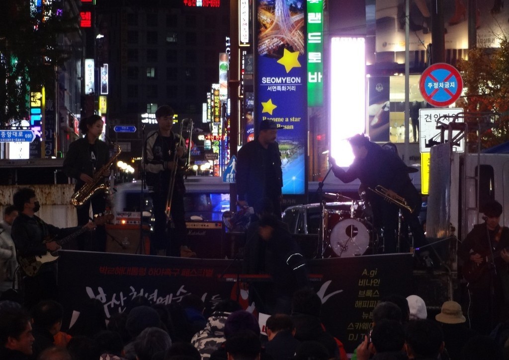 11월 22일, 찬바람 몰아치던 부산 서면의 길거리 풍경 | 인스티즈