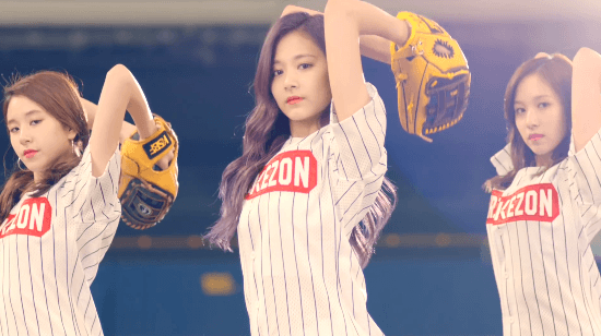 단체로 공던지는 트와이스.gif | 인스티즈