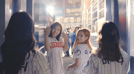 단체로 공던지는 트와이스.gif | 인스티즈