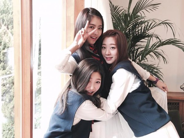 전에는 생각하면 기분이 좋아졌었는데 요즘은 생각하면 우울한 아이돌그룹 | 인스티즈