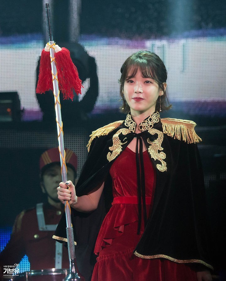 161204 아이유 콘서트 만화주제가 메들리 | 인스티즈