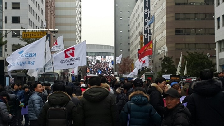 긴장감이 흐르는 현재 여의도 상황 | 인스티즈