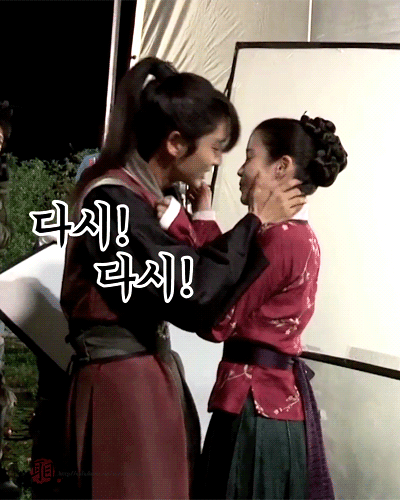 아이유 감정 잡을때까지 기다리다 키스하는 이준기.gif (+메이킹 영상) | 인스티즈