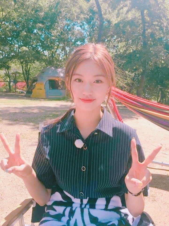 "2017년 이끌 패셔니스타"보그가 극찬한 아이오아이 김도연 | 인스티즈