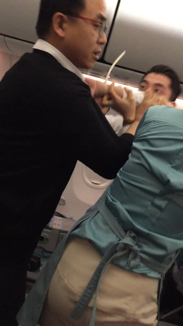 팝스타 리차드 막스, 대한항공에서 장장 4시간 기내 난동에도 승무원 대처 미숙에 불만. 본인이 제압 | 인스티즈