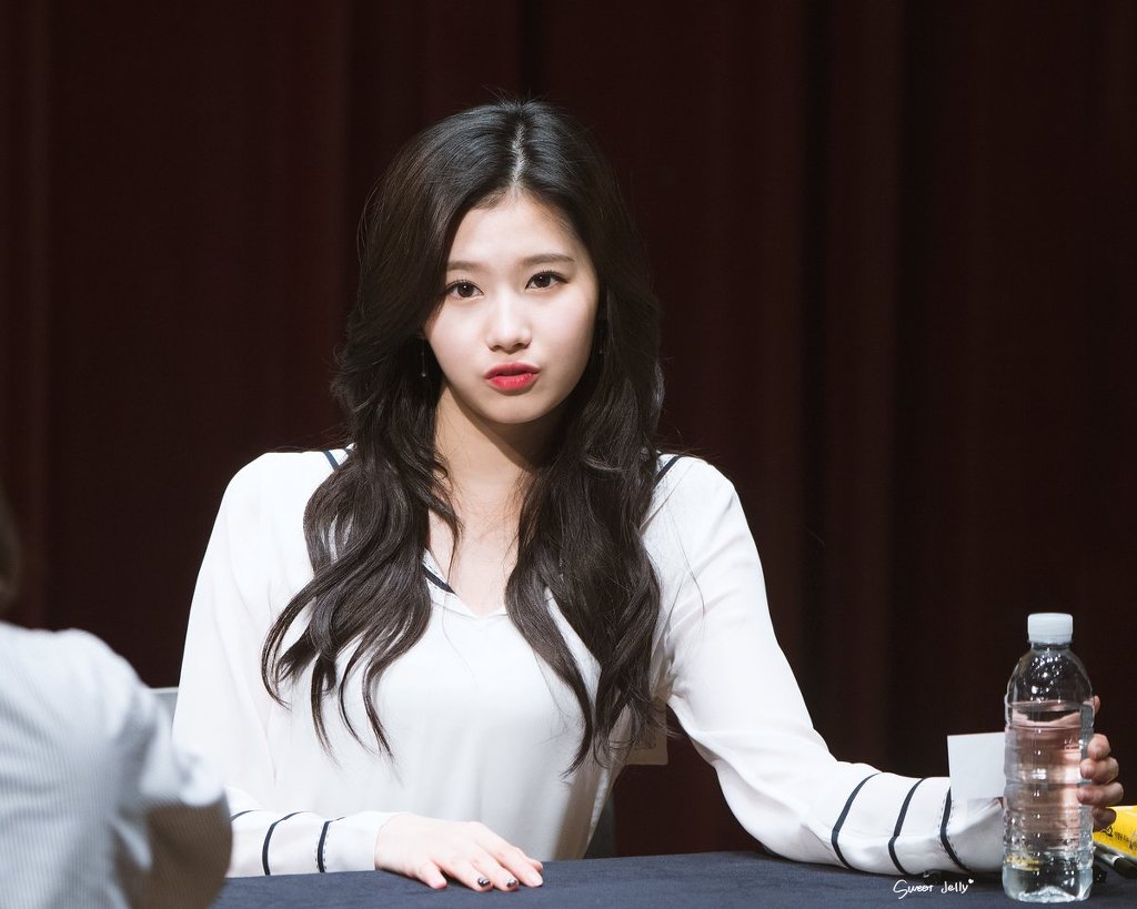 [트와이스] 팬들이 사나를 칭찬하는 이유.. ㅋㅋ | 인스티즈