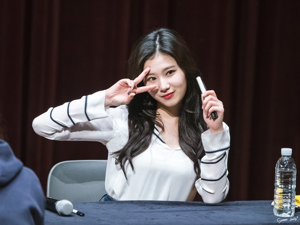 [트와이스] 팬들이 사나를 칭찬하는 이유.. ㅋㅋ | 인스티즈