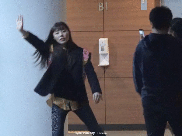 문별이 생일축하노래 불러주는 (술취한??) 휘인 | 인스티즈