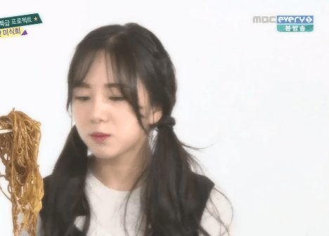 생각만큼 재미는 없었는데 눈호강은 했던 주간아이돌 MC (영상) | 인스티즈