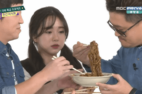 생각만큼 재미는 없었는데 눈호강은 했던 주간아이돌 MC (영상) | 인스티즈