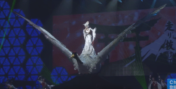 엄!!청!!나게 화려한 무대의상으로 유명한 일본의 여성 가수 | 인스티즈