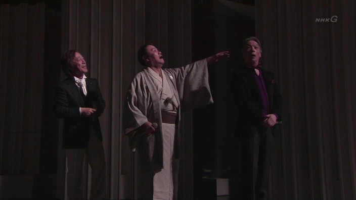 엄!!청!!나게 화려한 무대의상으로 유명한 일본의 여성 가수 | 인스티즈