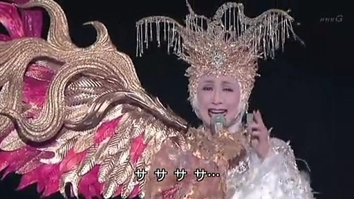 엄!!청!!나게 화려한 무대의상으로 유명한 일본의 여성 가수 | 인스티즈