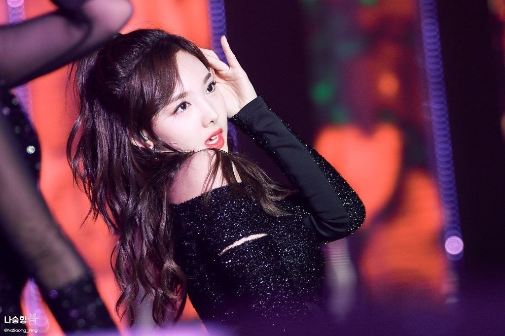 Sexy한 나연이 ㅋ 161226 스브스 가요대전 | 인스티즈