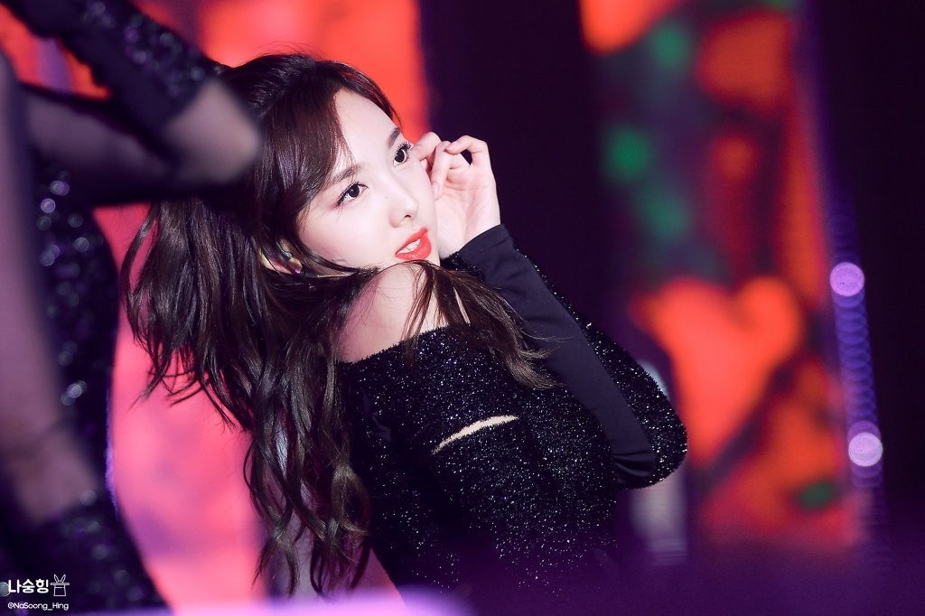 Sexy한 나연이 ㅋ 161226 스브스 가요대전 | 인스티즈