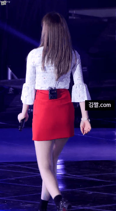 레드벨벳 조이 H라인 스커트.gif | 인스티즈