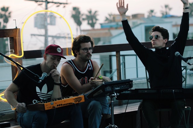 전직 프라다모델이 리드보컬인 천조국 3인조 밴드 LANY | 인스티즈