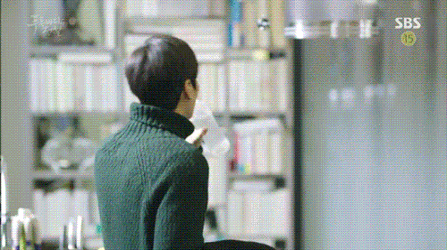 [푸른바다의전설] 인간 남친이랑 싸우는 인어.gif (feat. 지만 잘생긴줄 알고) | 인스티즈