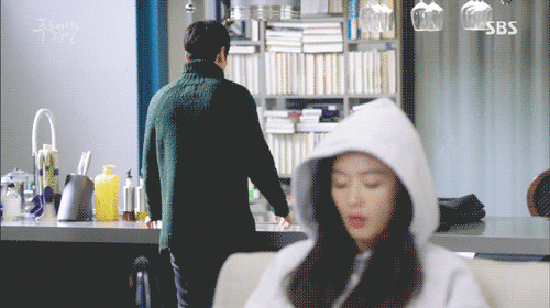 [푸른바다의전설] 인간 남친이랑 싸우는 인어.gif (feat. 지만 잘생긴줄 알고) | 인스티즈