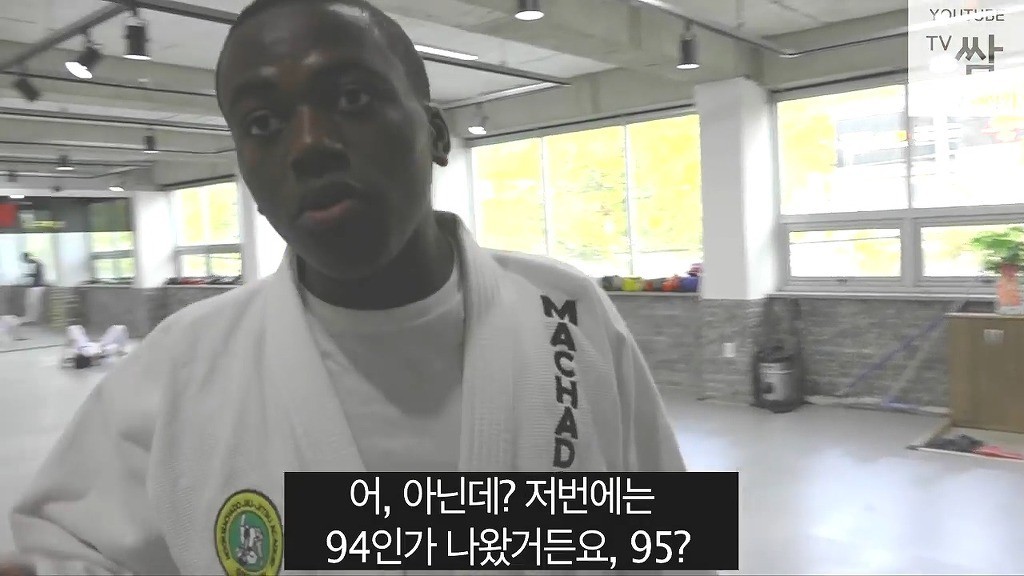 [콩고왕자라비네] PD가 대놓고 웃으며 몰카하는데도 속는 라비와 조나단ㅋㅋㅋㅋㅋㅋㅋ(캡쳐) | 인스티즈